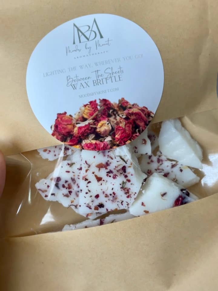 Between The Sheets Wax Fragile pour la vente par Moods By Monet