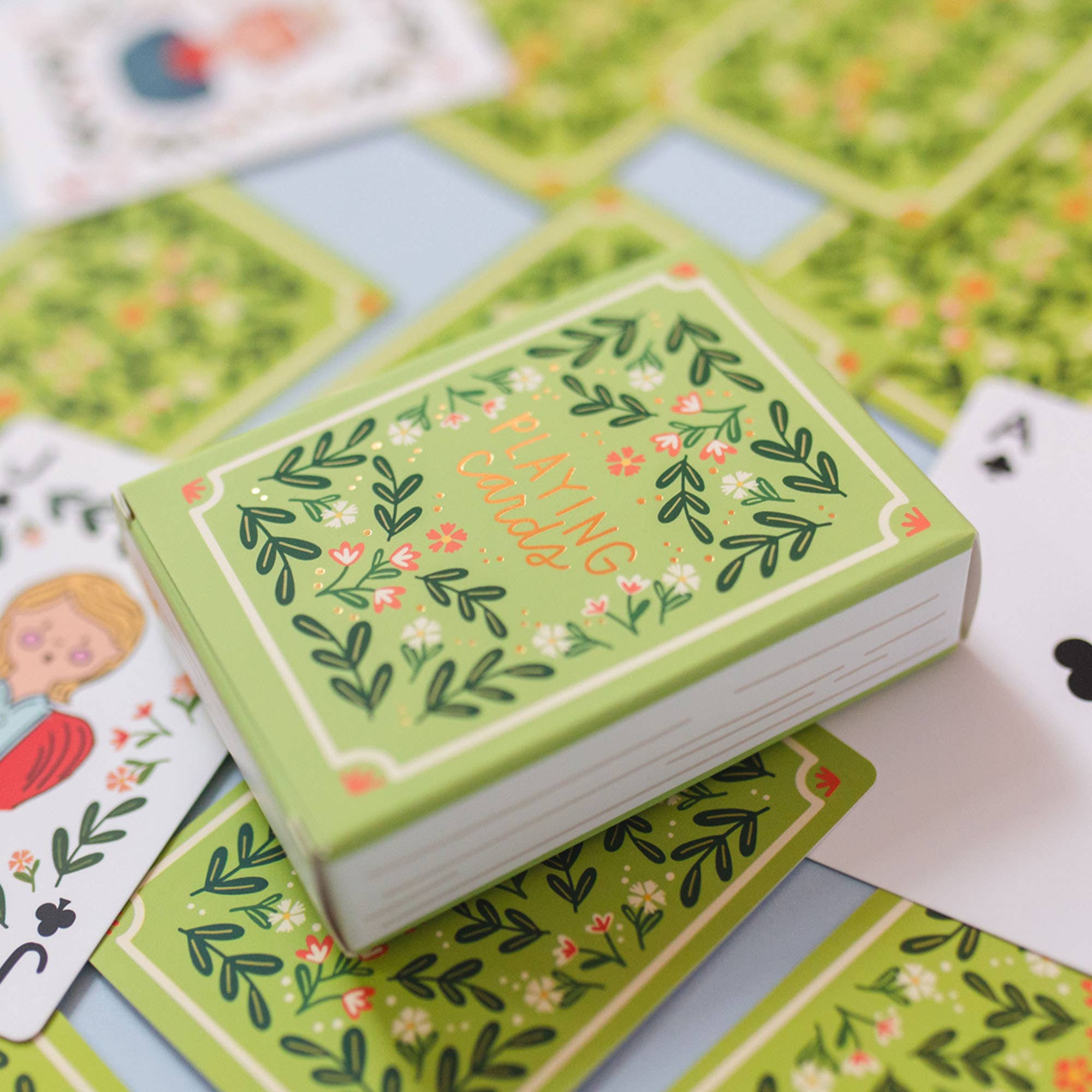 Pippi Post – Großhandel Spielkarten – Grünes Spielkartenset mit floralem Design2
