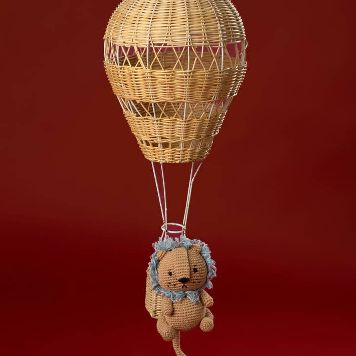 Ryu Il Leone Affamato - animale all'uncinetto fatto a mano per la vendita all'ingrosso da parte di Giramisu Canada