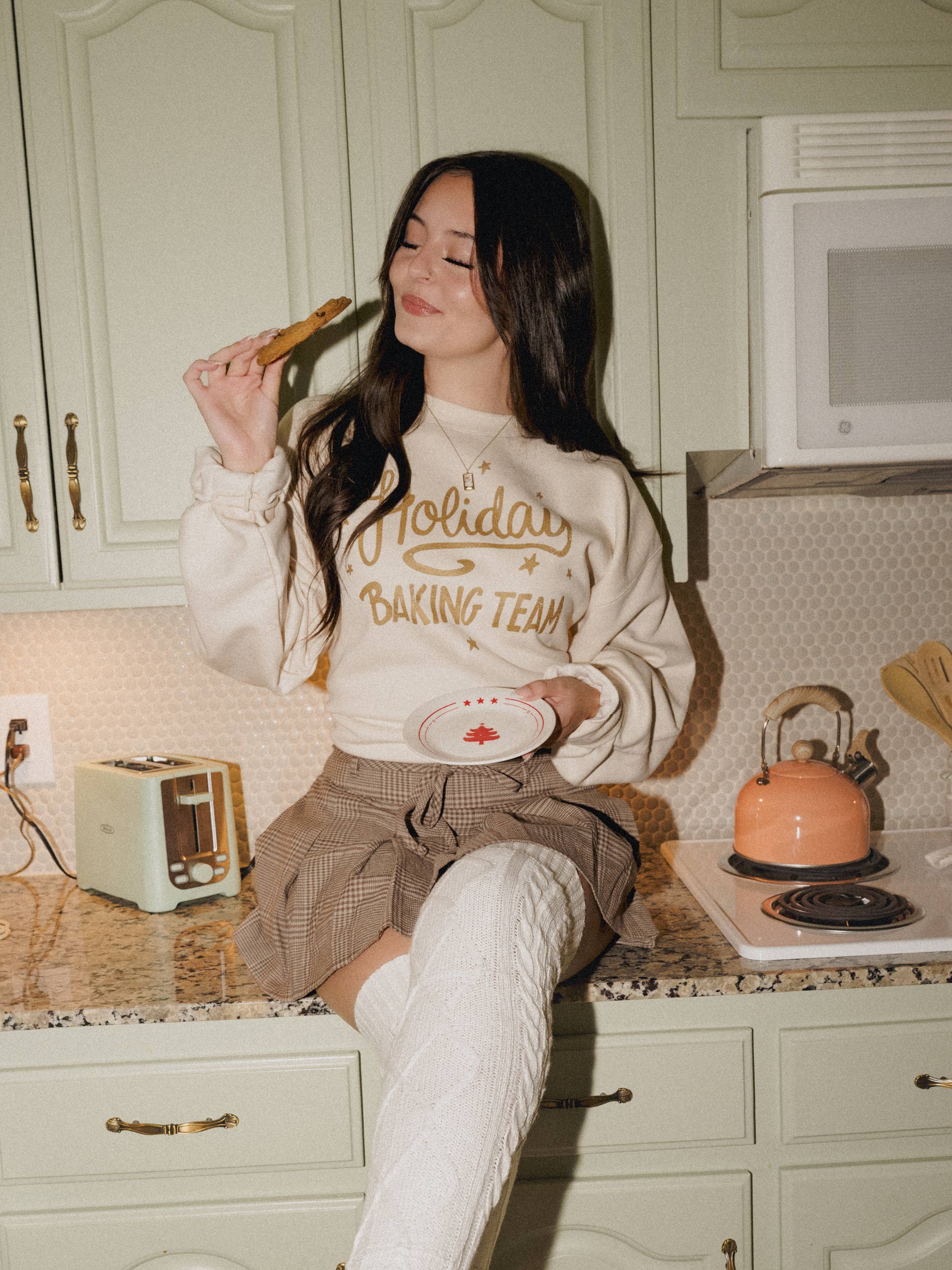 LivyLu - Wholesale Graphic Sweatshirt - Unisex - Holiday Baking Team 25 Natural Sweatshirt