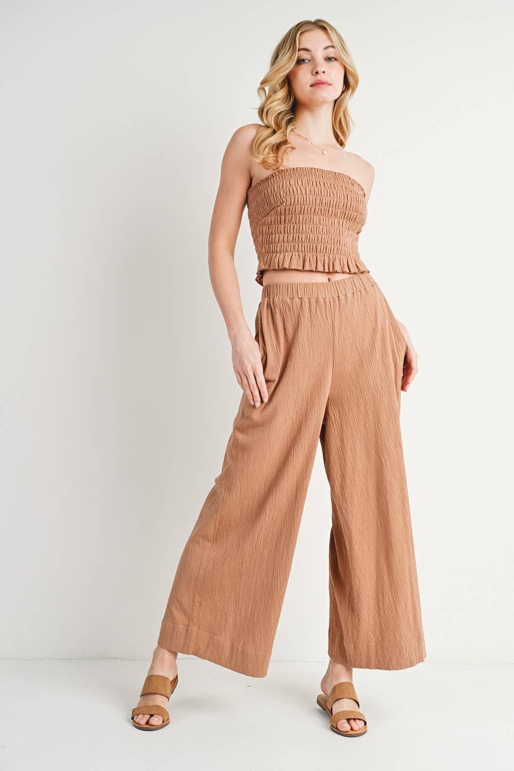 Bluivy – wholesale Top & pants set (NOT Loungewear) – Women's – SMOCKED TUBE TOP & LINEN WIDE LEG PANTS SET0