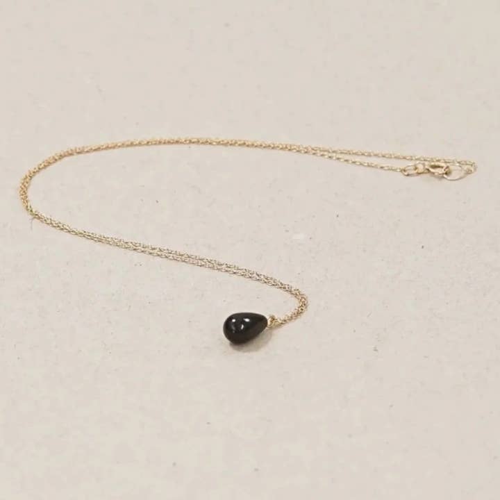 Mini-Tropfen-Onyx-Halskette für den Großhandel von Frankie and Eugene