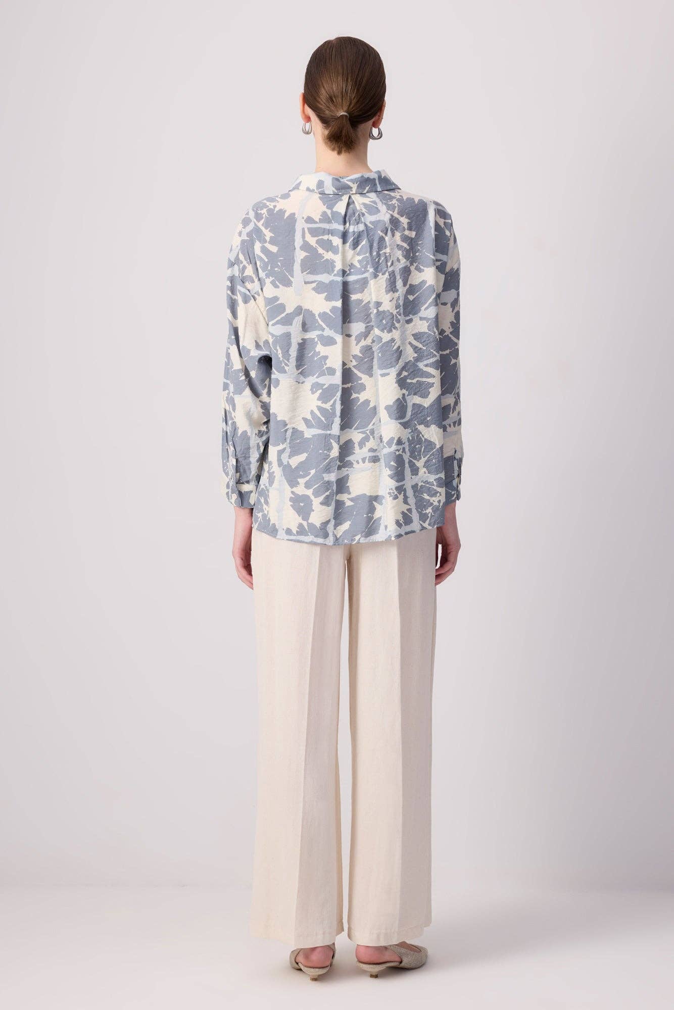 Antracit ABSTRAKT MÖNSTRAD SKJORTA I VISKOS för wholesale på Faire2