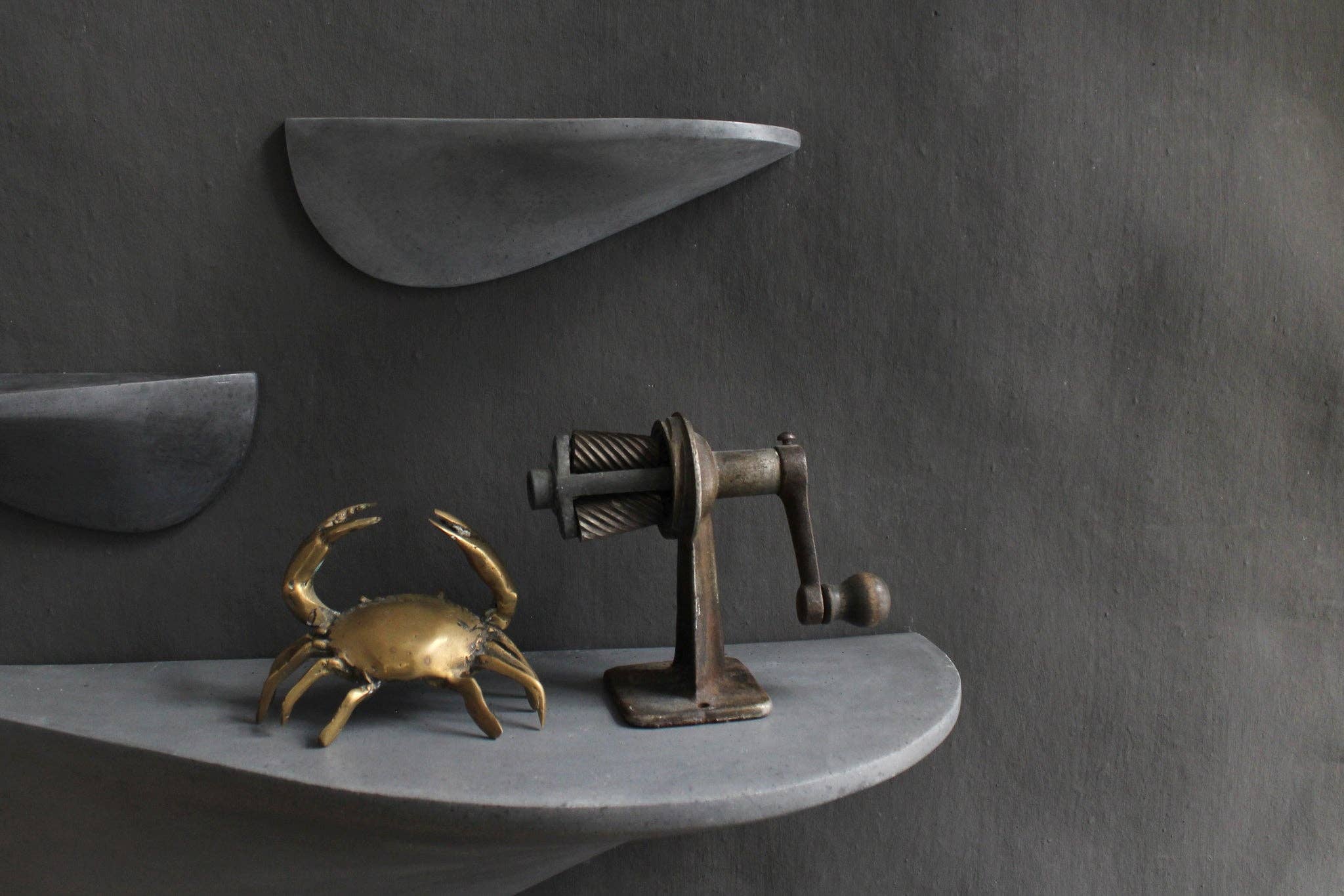 Formpoet - Wholesale Wall Mounted Shelf - Wall shelf concrete large - grey10