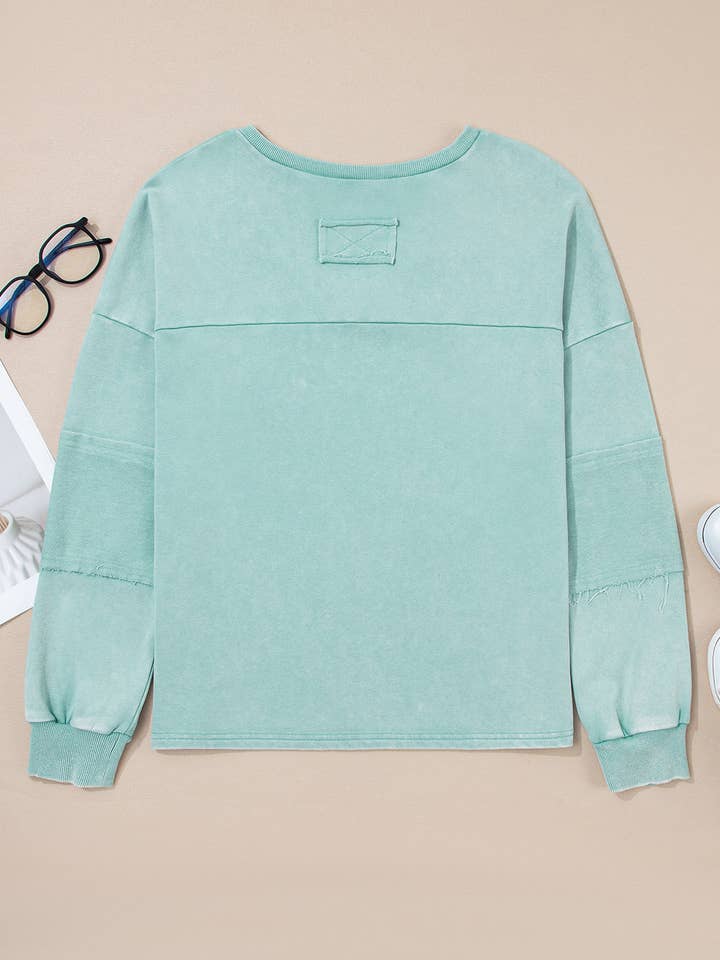 Blu nebbia Top Pullover con Cuciture a Vista e Bottoni, Scollo a V, Lavaggio Minerale Blu Nebbia in vendita all'ingrosso su Faire1