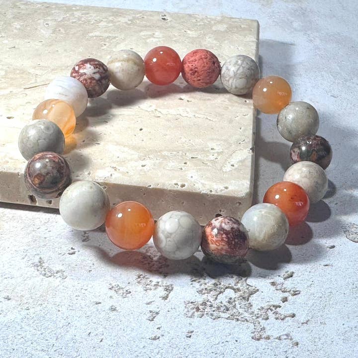 Chrysanthemen-Achat, Karneol-Jaspis Edelsteinarmband – 10 mm Perlen mit Lavastein | Handgefertigt in Großbritannien für den Großhandel von STOSA