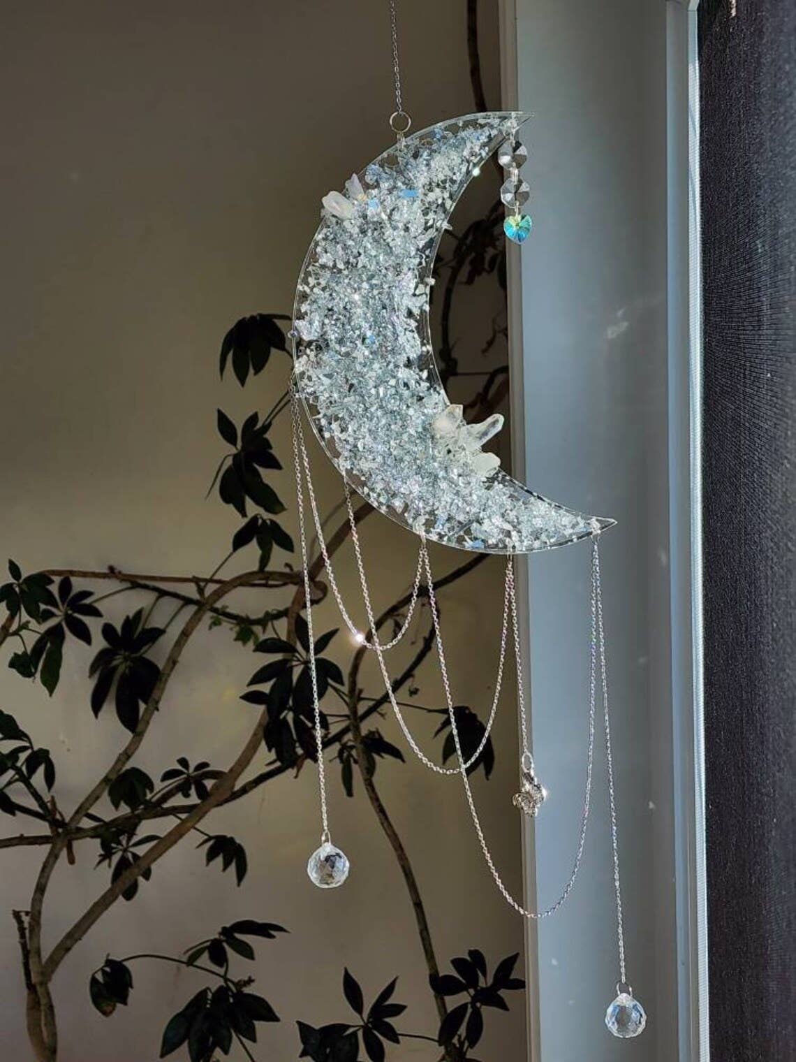 Grey Stone boutique – Engroshandel Solfanger – Moon suncatcher med krystal til væg, regnbueskaber6