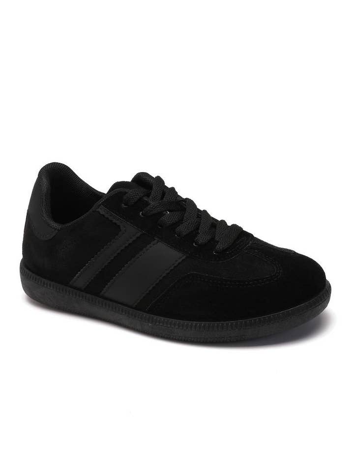 Joia Paris - Wholesale Lifestyle Sneakers - Women's - Flat lace-up sneakers with B-6610 stripe