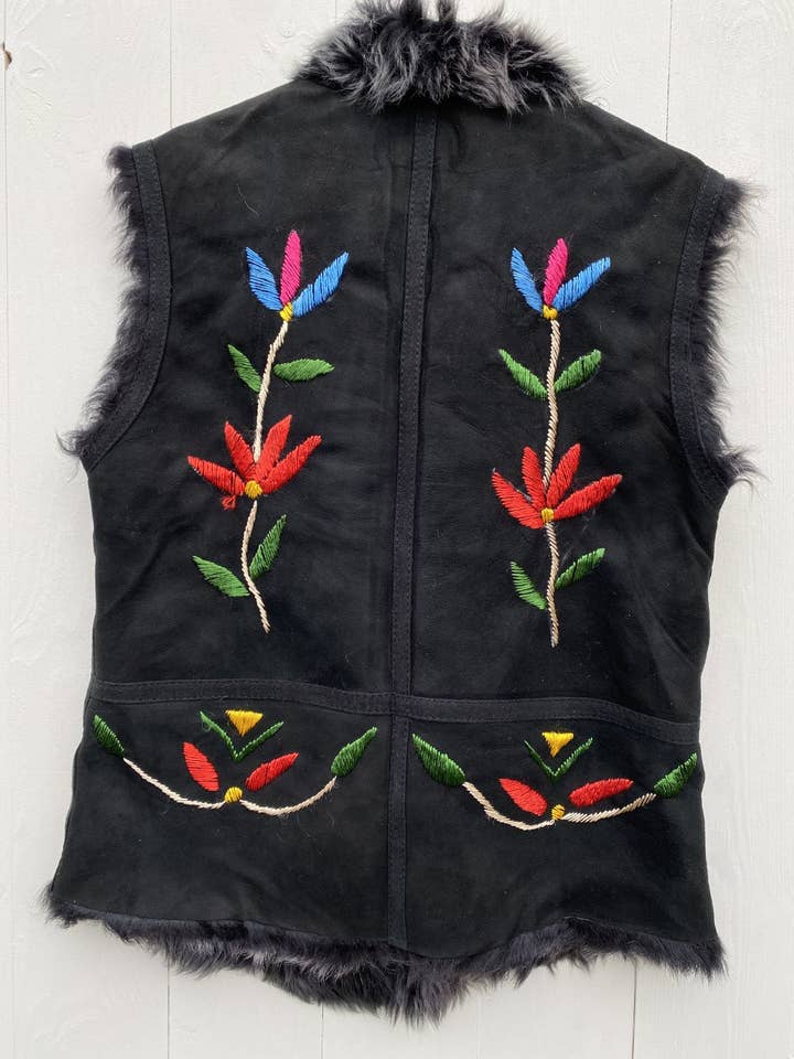 Dandelie - Vendita all'ingrosso Gilè imbottito - Donna - Gilet in pelle di pecora ricamato Fadwa