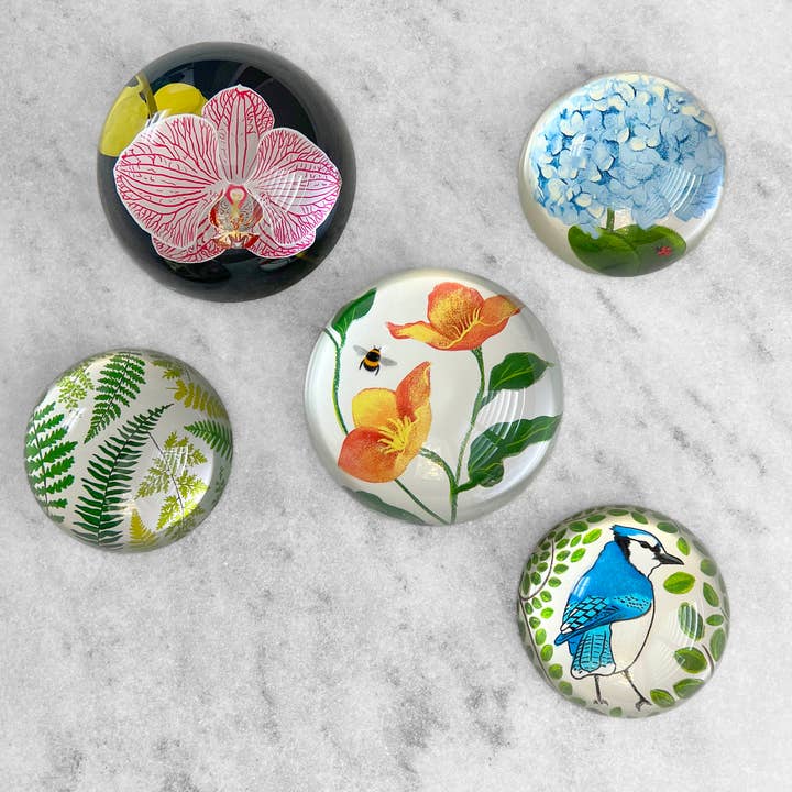 Favorite Story - Wholesale Paper Weight - Glass Dome Paperweight - Hydrangea