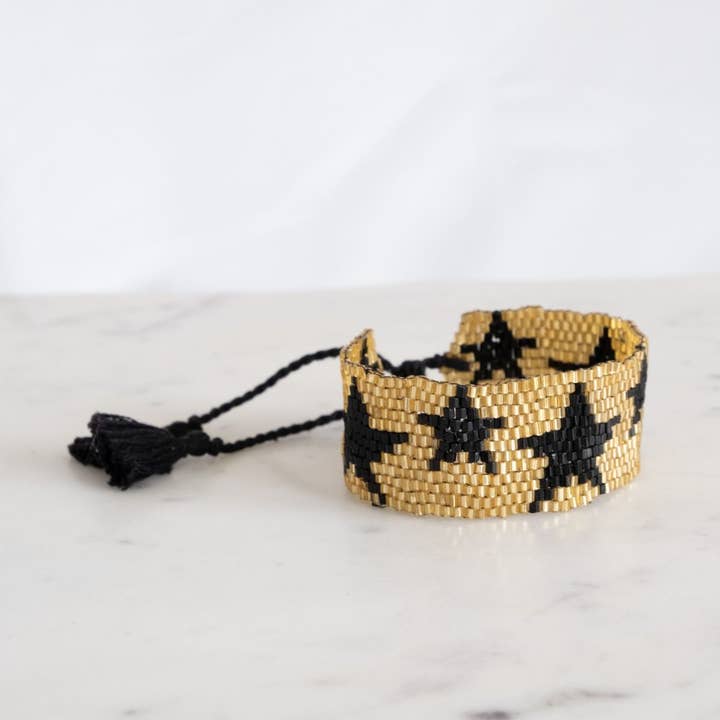 La Petite Maison – wholesale Pärlarmband – Svart stjärna pärlbroderat armband