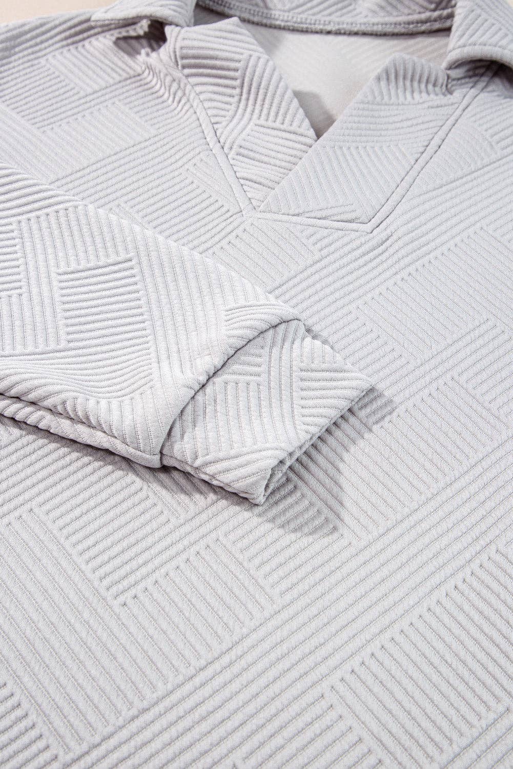 Lovesoft – Großhandel Loungewear-Set – Damen – Set aus festem, strukturiertem Top mit V-Ausschnitt und Hose mit weitem Beinausschnitt8