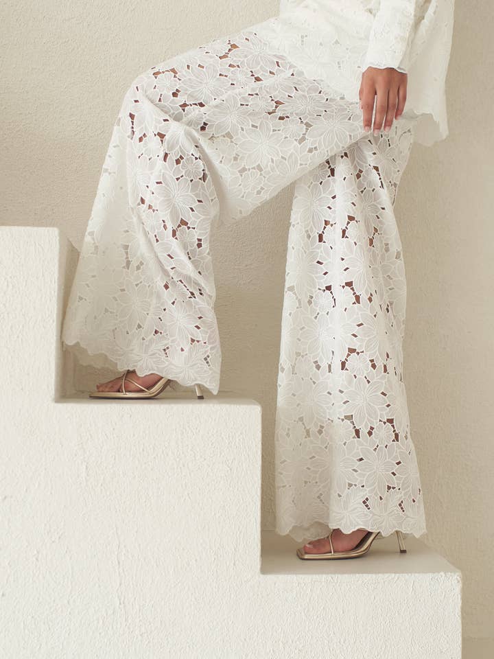 Pantalon en dentelle Raya pour la vente par Vasiliki Atelier