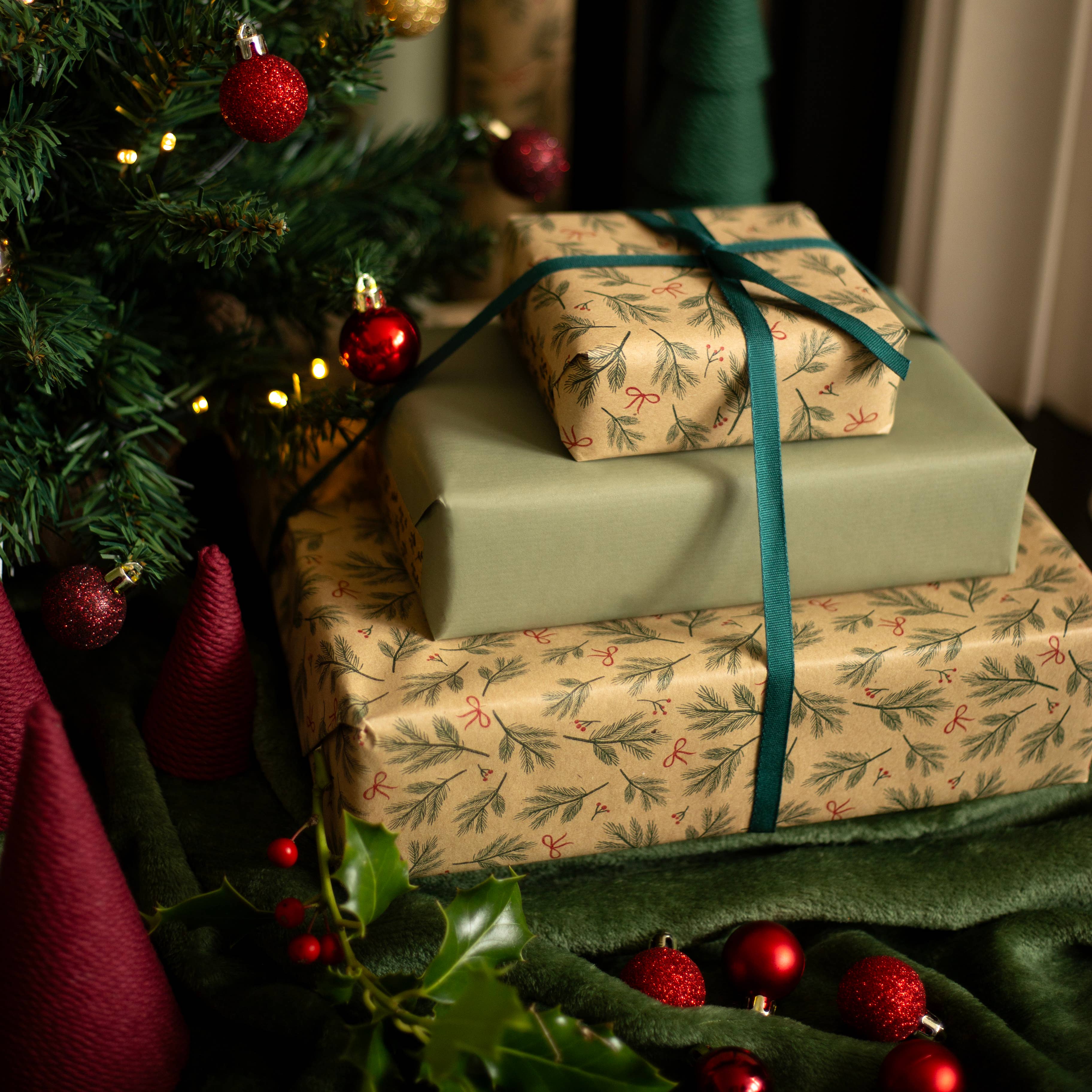 Cascayde - Wholesale Wrapping Paper Roll - 5m roll of Festive Branches & Bows Christmas Gift Wrap1