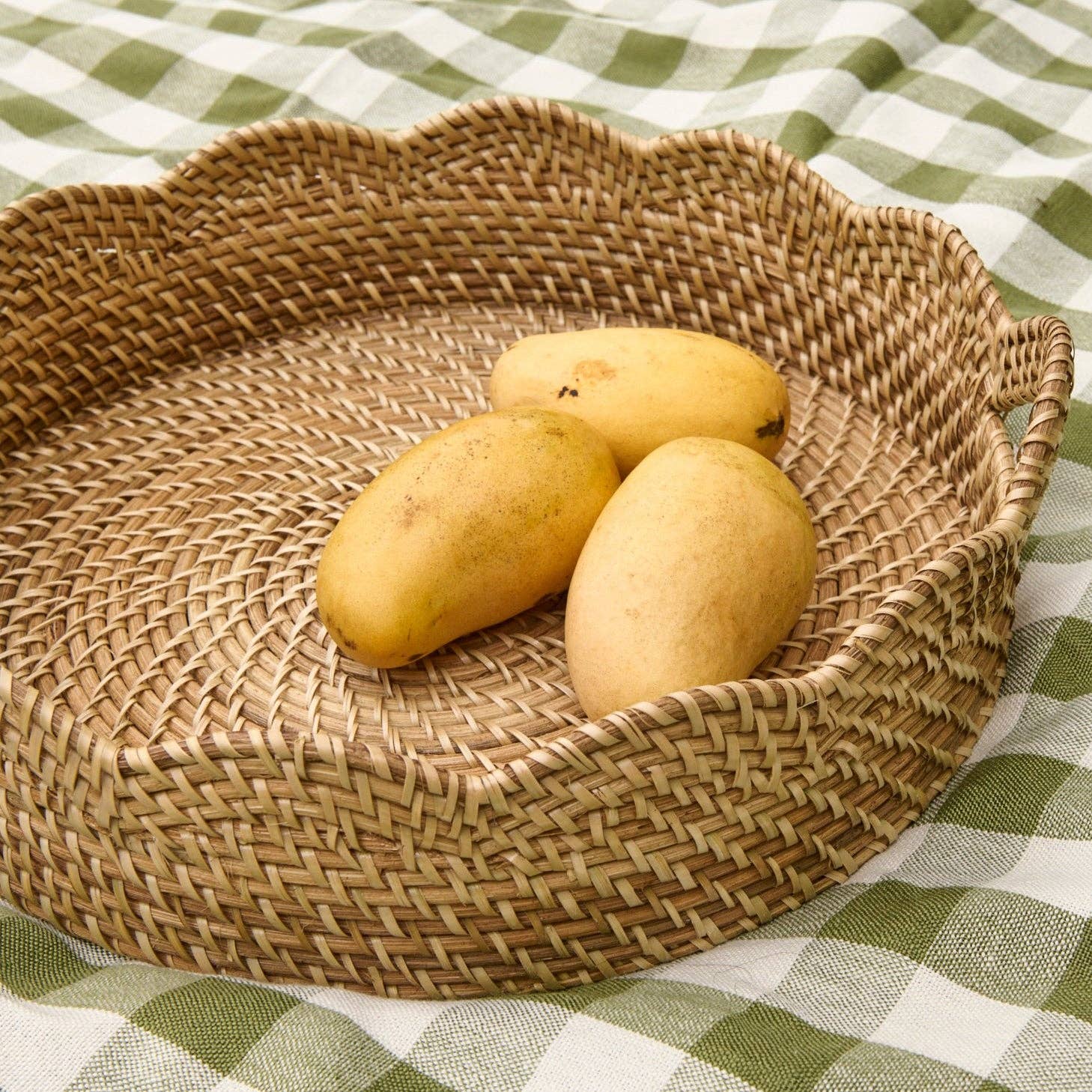 kubo - Wholesale Serving Tray - Lily Round Scalloped Rattan Serving Tray2