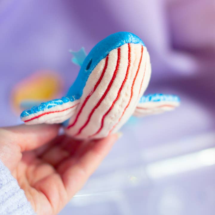 Prismono – wholesale Stuffed/plush toy – Kids & baby – "Seafoam Soda" Whale Plush Keychain2