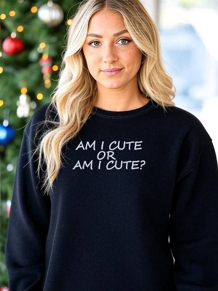 Bestickter "Bin ich süß oder" Hoodie oder Rundhals, Feiertagspullover, Unisex, Klassische Passform, Langarm, Erwachsene für den Großhandel von UNMATCHED