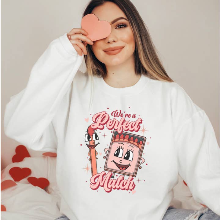 Sweat-shirt Perfect Match Valentines pour femme. pour la vente par The Intentional Shop