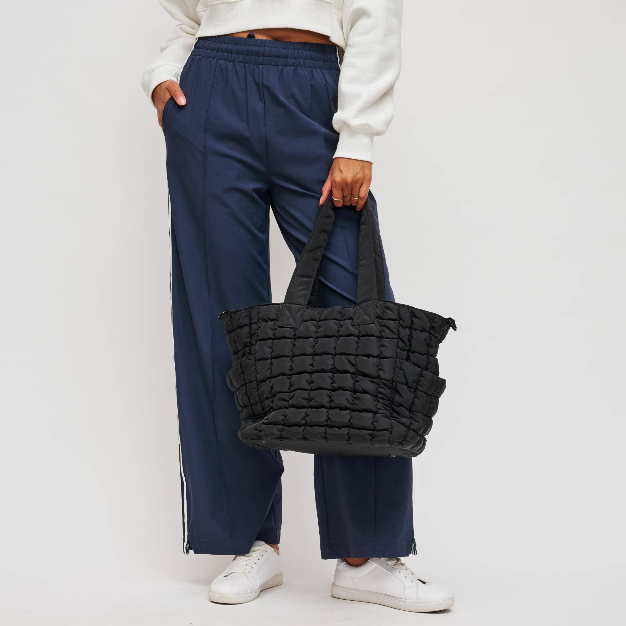 Sol and Selene - Wholesale Draagtas - Dames - Dreamer Gewatteerde Puffer Nylon Tas2