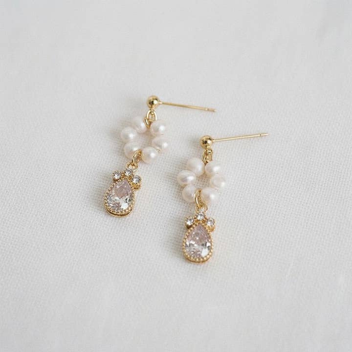 Chic Vintage-Inspired Pearl Drop Earrings for wholesale by Ellemadera