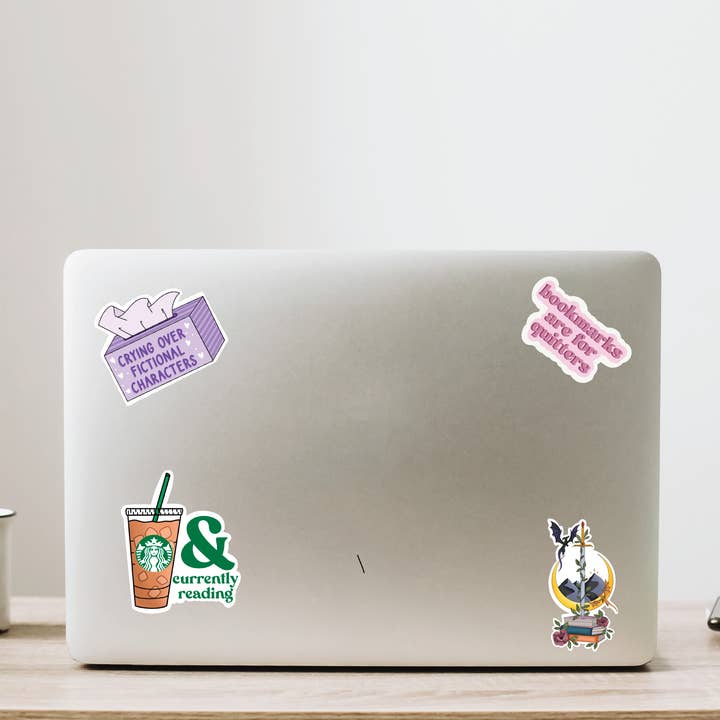 Kelli's Creations - Wholesale Stickers voor telefoons en laptops - Sticker met huilende fictieve personages, Booktok, Kindle St.2