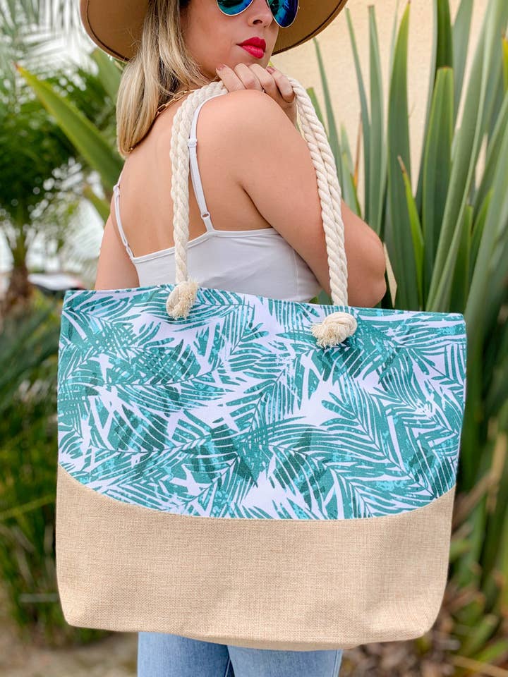 Sac fourre-tout Palm Tree Beach avec poignées en corde confortables et fermeture éclair pour la vente par AMOLI