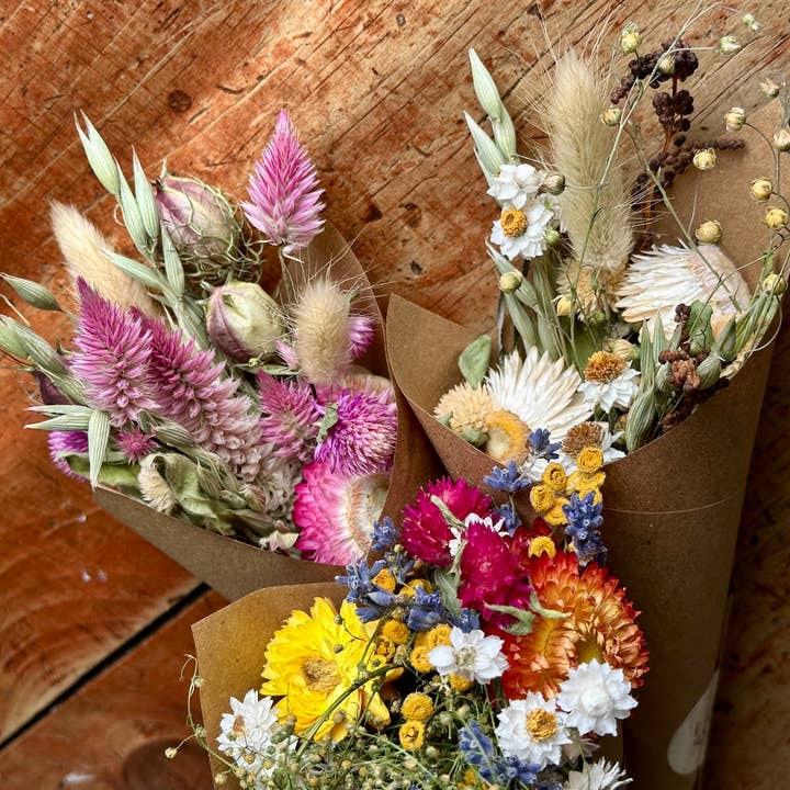 Dried Floral Bouquets and other Purchase Wholesale weihnachtsengel erzgebirge. Free Returns & Net 60 Terms on Faire trending on Faire.