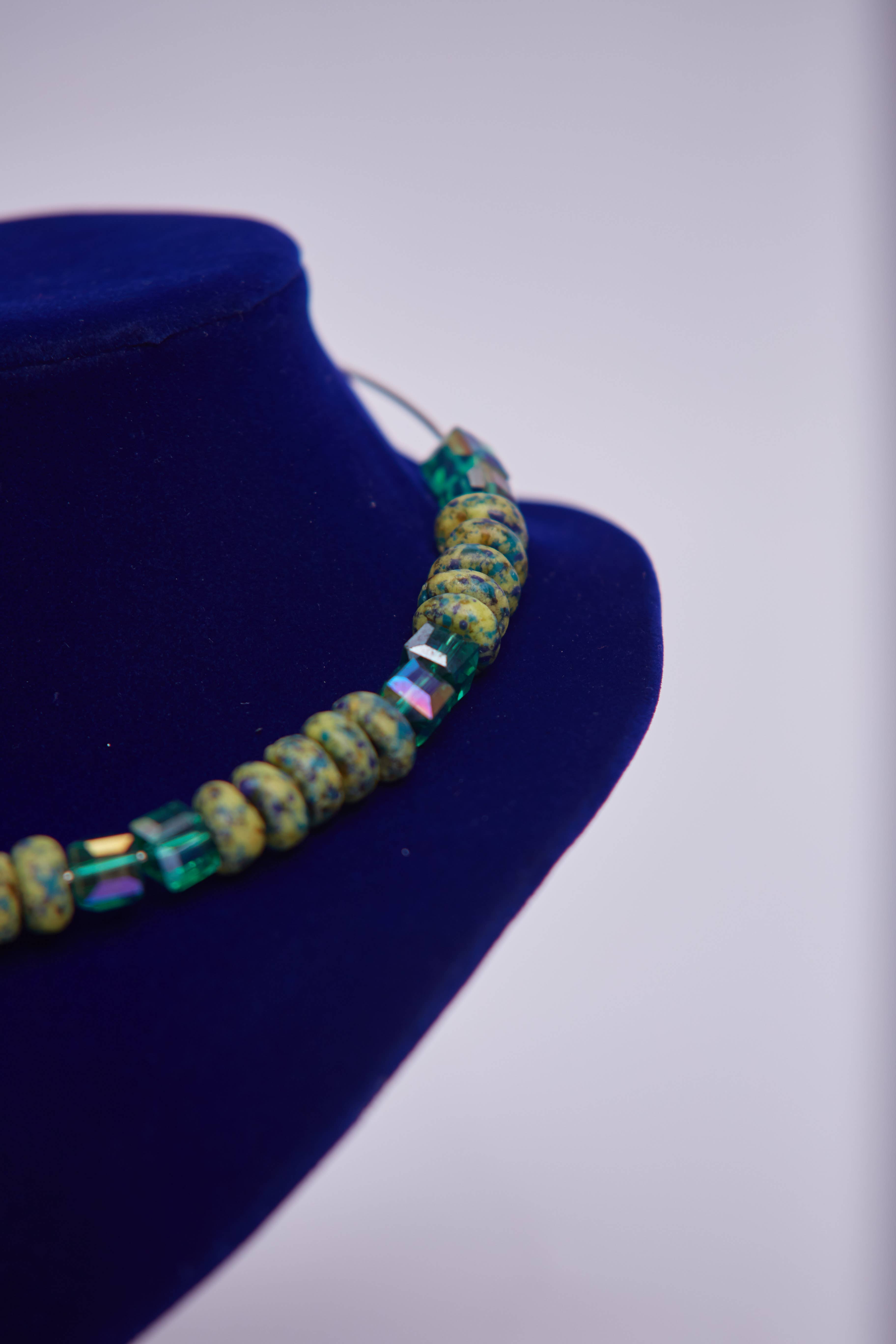 Grüne Halskette aus alten Glasperlen, afrikanische Handelsperlen
