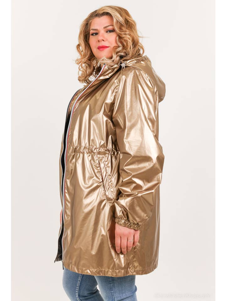 Attrait Paris - Venta al por mayor Cortavientos - Mujer - Cortavientos largo metálico con capucha y cremallera de colores Tallas grandes13