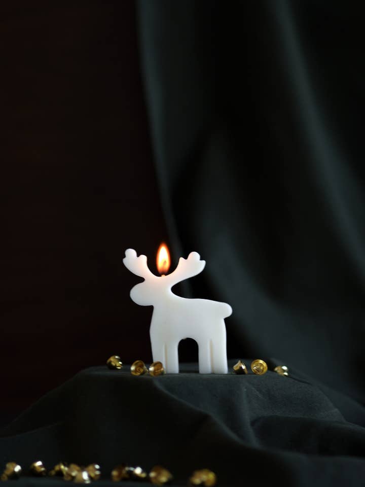 Candela natalizia Renna di noosh.studio per la vendita all'ingrosso da parte di noosh.studio