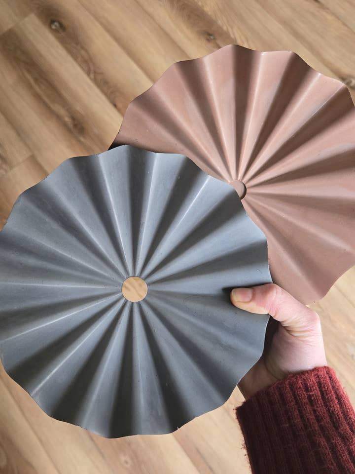 Mira Ruffle - Stilfull bricka med volanger för dekoration för wholesale av Lithomo