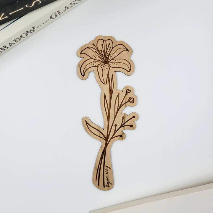 Bumble and Birch - Stationery and Gifts – wholesale Bokmärke – Tigerlilja blomma träbokmärke - bokgåvor