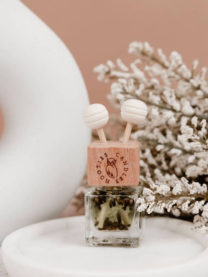 Diffusore per auto color lavanda, con clip per la vendita all'ingrosso da parte di Hooties Candles and Things