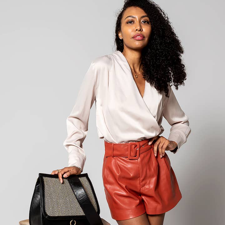 Jen & Co. - Wholesale Crossbody Bag - Women's - M1970A Bailey Contrast Crossbody w/ Guitar Strap3