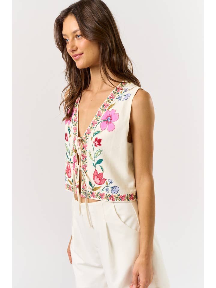Lalavon - Wholesale Outerwear Vest - Women's - ILT5629 Front Tie Cropped Floral Vest