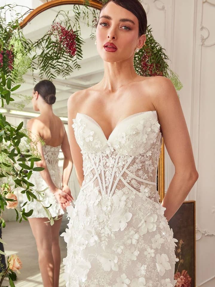 Off White Deep Sweetheart Strapless Midi Short Bridal Dress for wholesale on Faire2