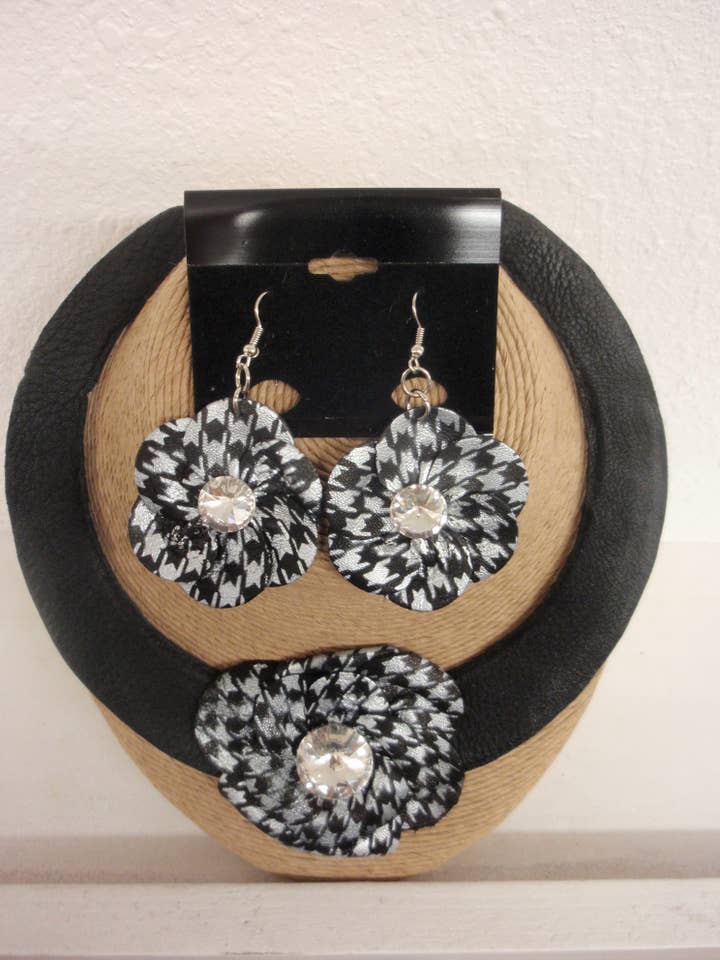 BLACK CHOKER WITH BLACK AND GREY AND WHITE LEATHER FLOWER NE for wholesale by International Duru's