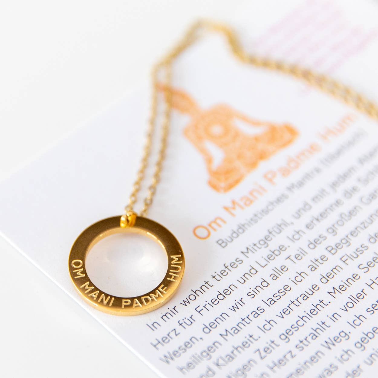 Divasya – Großhandel Kette mit Anhänger/Charm – Halskette mit Anhänger | vergoldet | Mantra: Om Mani Padme Hum5