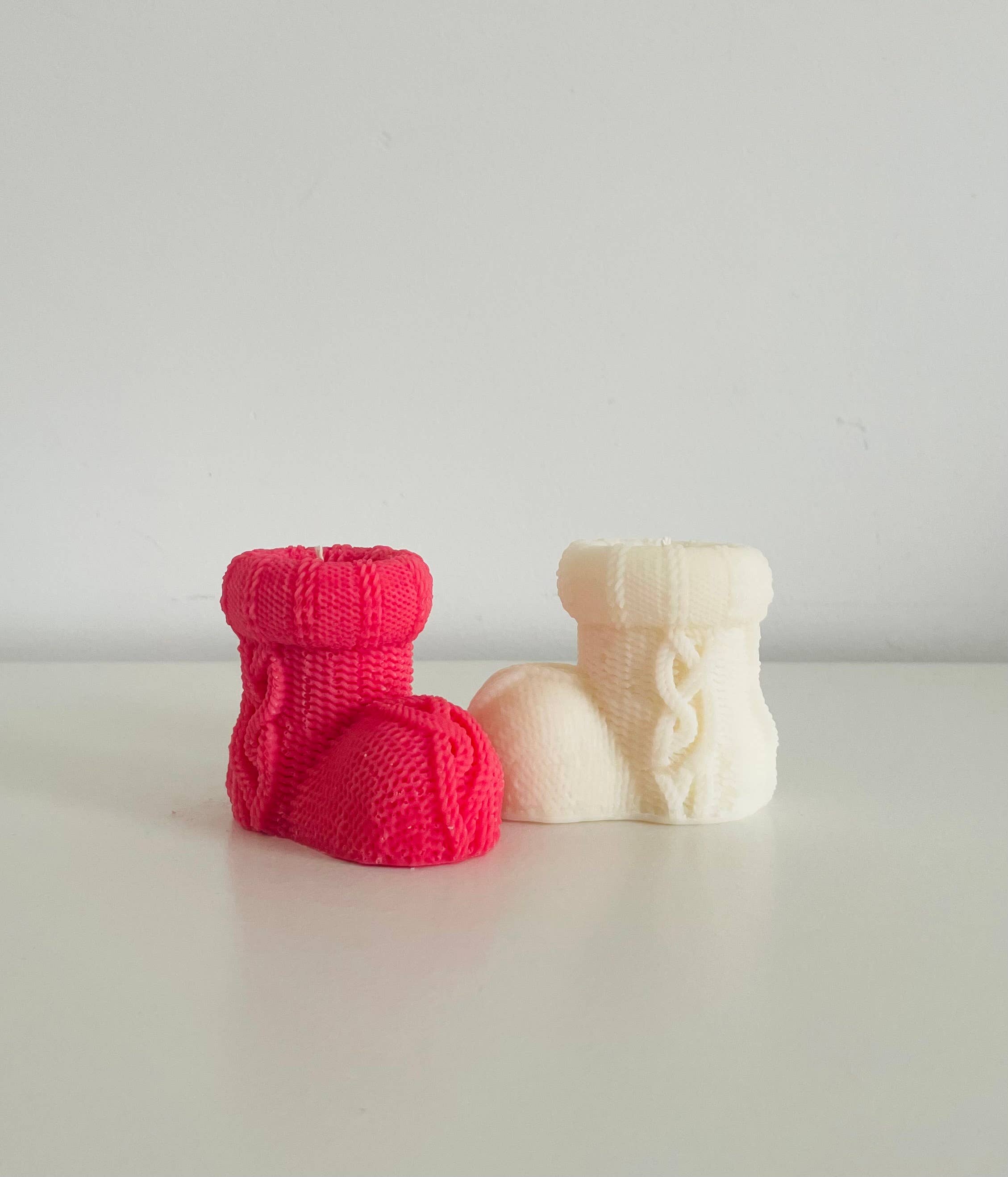 Sweet-Deco Creative - Wholesale Pillar Candle - Hand cast candle wool shoe1