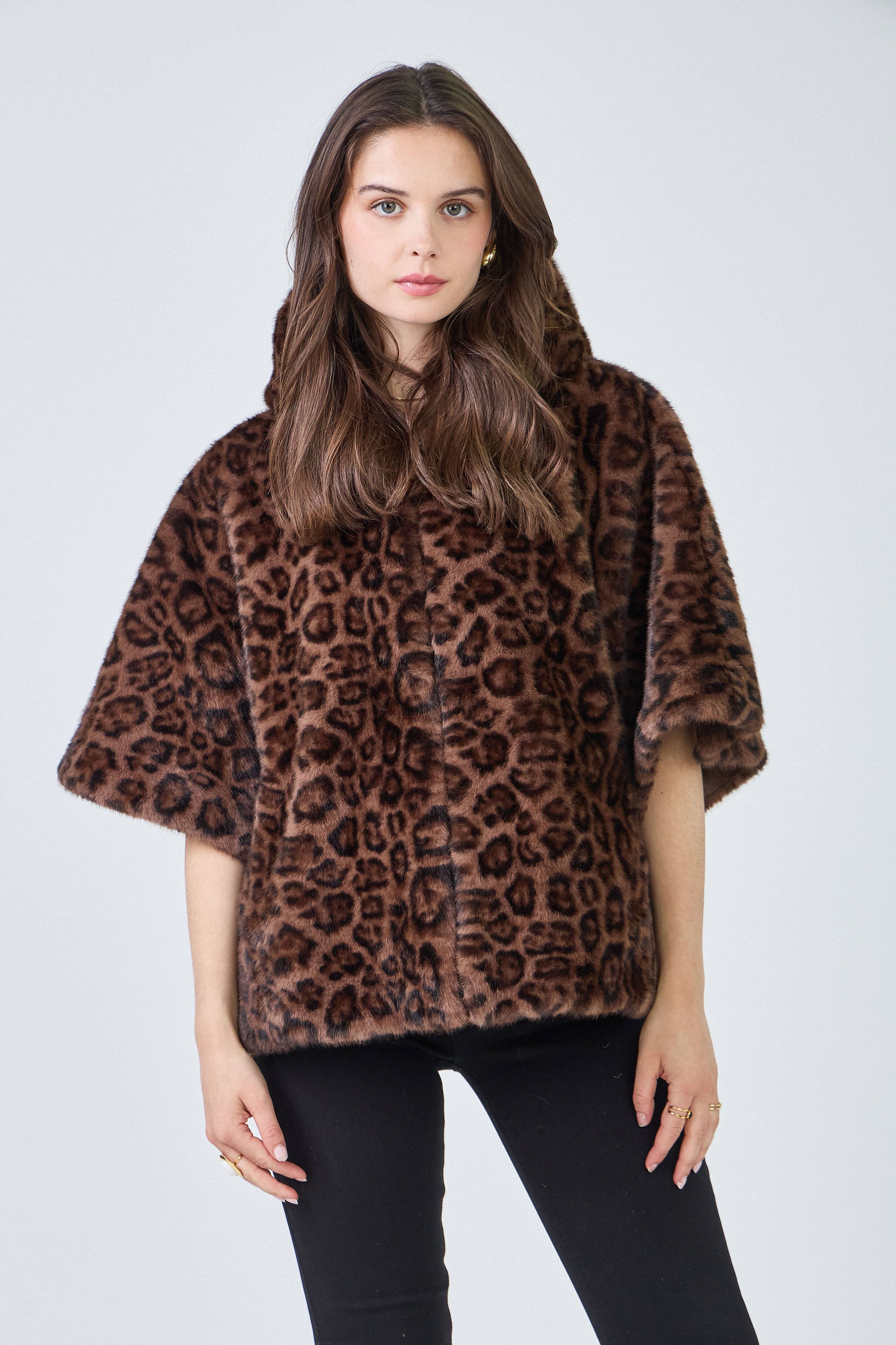 Giovanni Paris - Vendita all'ingrosso Pelliccia/Pelliccia sintetica - Donna - Mantella Alizée con cappuccio in ecopelliccia35