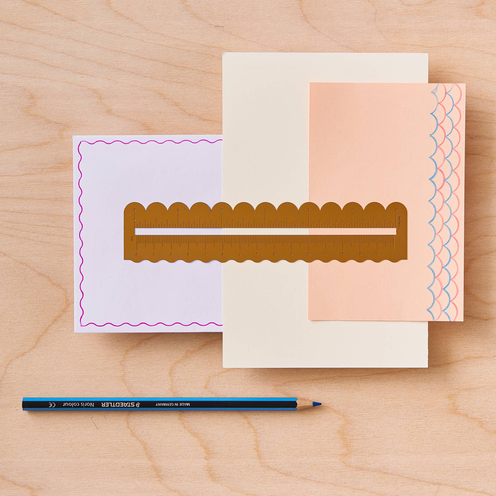 Another Studio U.S - Vente Règle - Règle ondulée en laiton - Outil de bureau créatif2