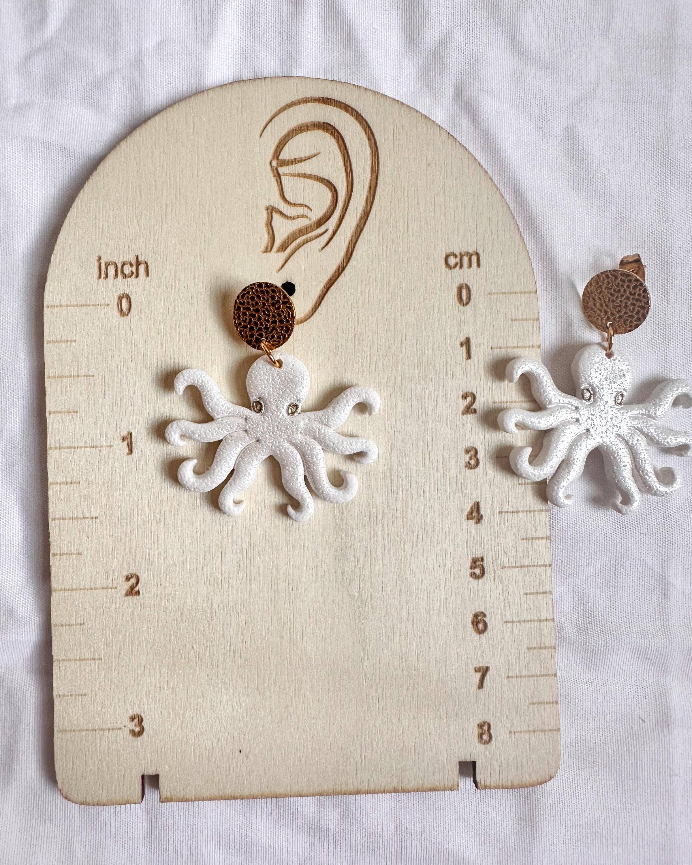 Blush and Bash Studio - Vente Boucles d'oreilles pendantes - Boucles d'oreilles légères en argile à déclaration estivale de plage de pieuvre2