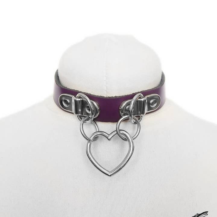 8th Sin – wholesale Choker/collar – Purple Leather Bound Heart Ring Choker - Heart Ring Collar