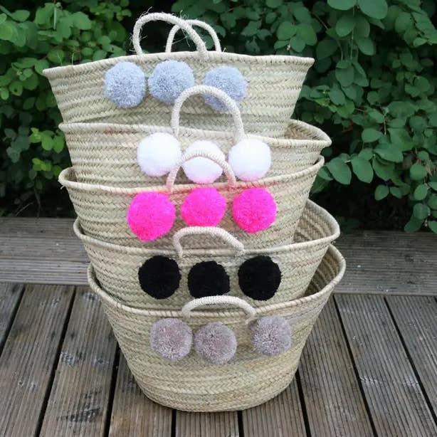 Strohbeutel mit Pompons, French Market Basket für den Großhandel von HandmadeBestSeller