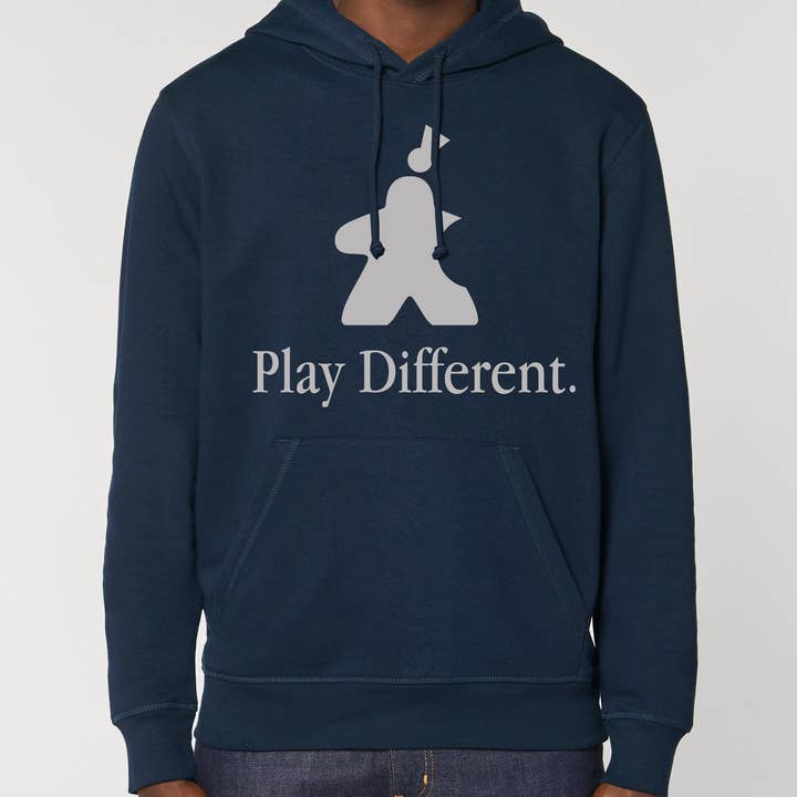 Spielen Sie den Unisex-Hoodie von Different für den Großhandel von Meeplings | Handmade in Berlin