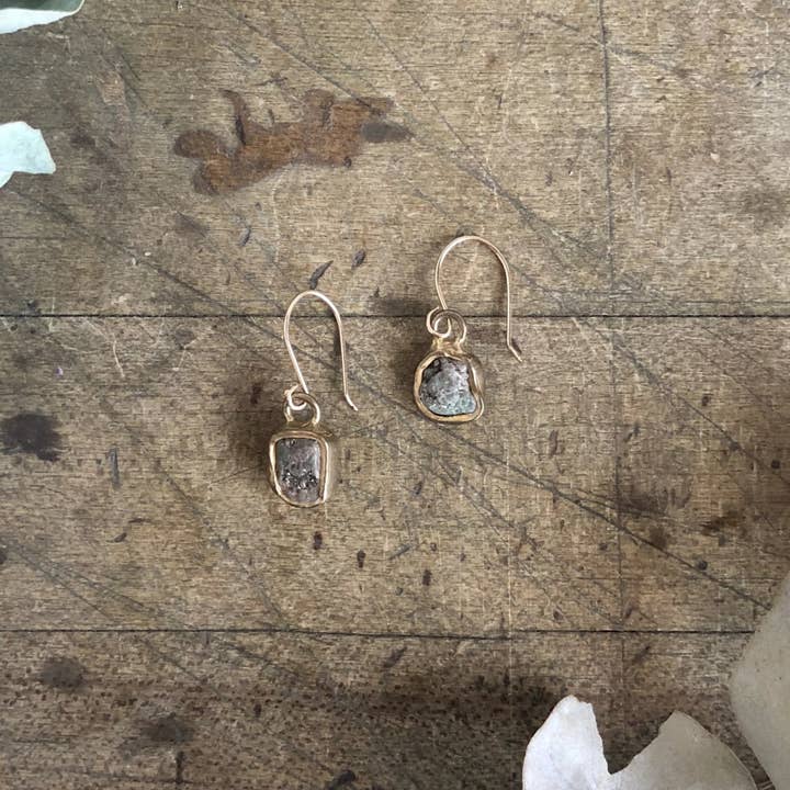 Orecchini Aquatic Muschio Solo per la vendita all'ingrosso da parte di Emilie Shapiro Jewelry