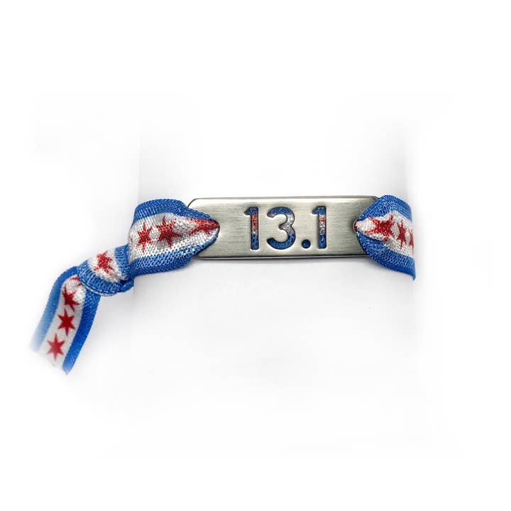 13.1 CHICAGO flagga slips stretchigt kör armband för wholesale av ATHLETE INSPIRED, Inc.