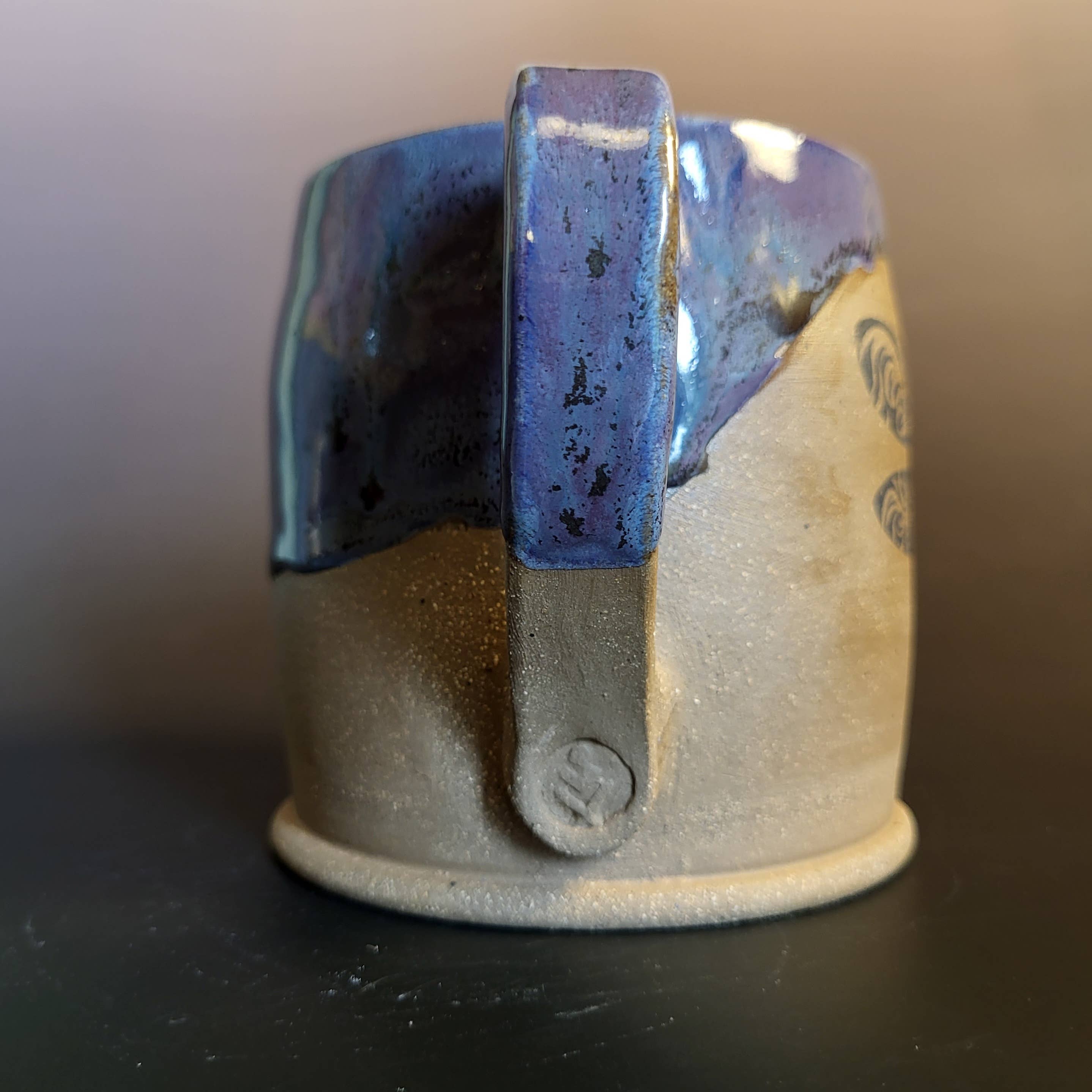 Divine Vessels Pottery – wholesale Kaffekoppar – Trollsländamugg med lila och blå glasyr3