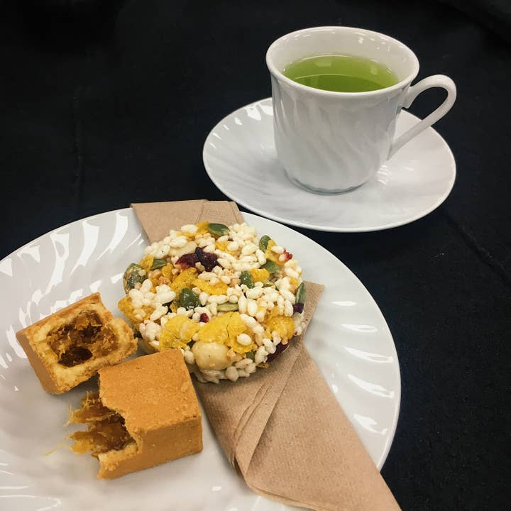 Lynns - Wholesale Dinnerware Set - *Ceramic Dinnerware Starter Set with Swirls, Service for 87