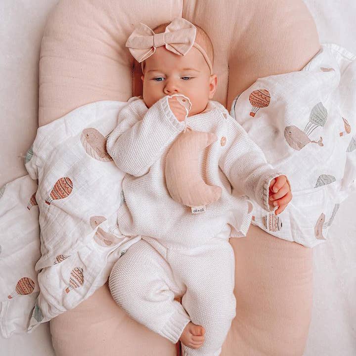 Ali+Oli - Wholesale Swaddle - Baby - Bamboo Muslin Swaddle Blanket (Whale)1